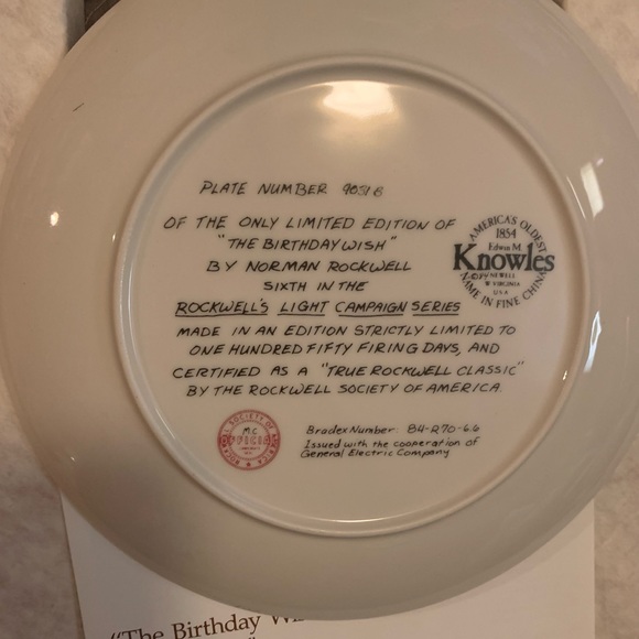 Lots of 2 Knowles fine China collector plates Norman Rockwell Flirting Birthday - Picture 6 of 7